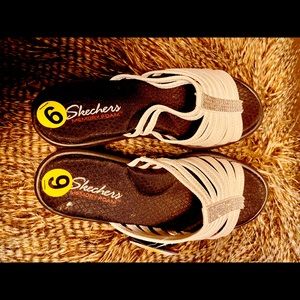 💖 Sketchers slip-on memory foam wedge sandals! 💖